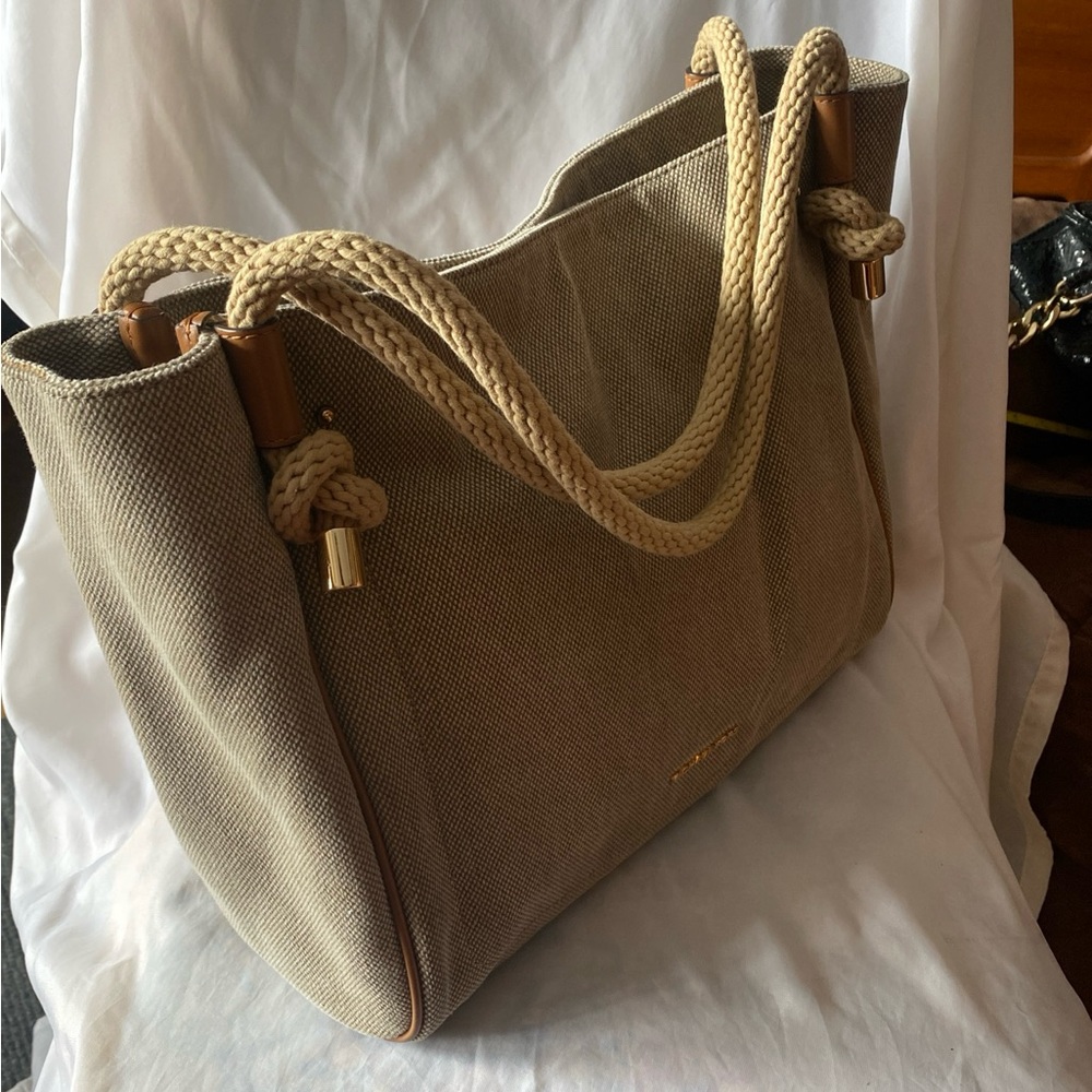 Michael Kors Isla Large Tote Grab Bag Natural Taupe Canvas Classy Summer Look